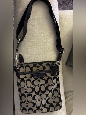 Coach Signature Crossbody in Black and Khaki